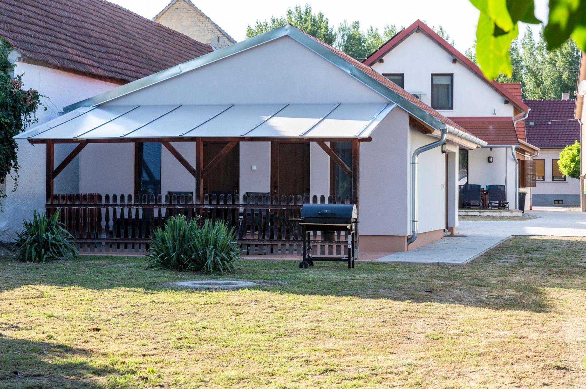 Park Apartman Sarrod Exterior foto