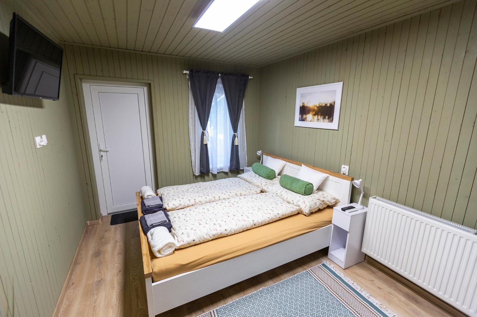 Park Apartman Sarrod Exterior foto